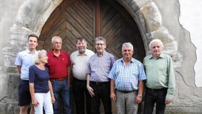 Bild: Winkler
Über ein erfolgreiches Vereinsjahr freuen sich Pfarrer Martin Valeske, Karlheinz Meier, Reinhard Wagner, Reinhard Ponitz, Bernd Bauer, Rotraud Freytag vom Carl-Orff-Museum in Dießen und Opernsänger Manuel Krauß (von rechts).