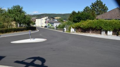 Bild: fz
Wie der Stachus in Trebsau, so wurden auch 750 Meter der Pirker Straße neu ausgebaut.
