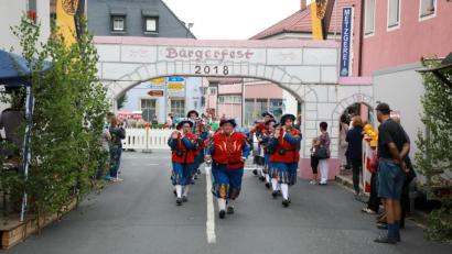 Bild: njn
Der Einzug zum Bürgerfest.