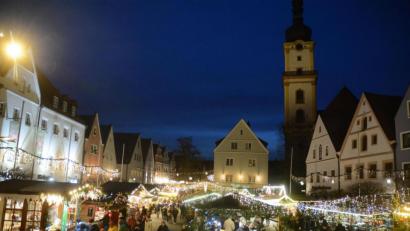 Bild: Gabi Schönberger
Neue Regeln müssen die Marktkaufleute bei ihrer Bewerbung zum Weihnachtsmarkt in Weiden beachten.