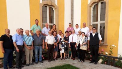 Bild: rn
Den langjährigen Verdi-Mitgliedern danken die Bezirksgeschäftsführer Alexander Gröbner (vordere Reihe, Vierter von rechts) und Manuela Dietz (obere Reihe, Vierte von links) sowie Ortsvereinsvorsitzender Thomas Beitz (rechts).