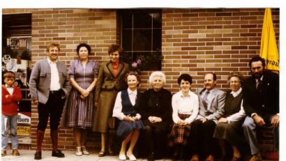 Bild: bej
Dieses Foto aus den Anfangstagen des GOV zeigt die Mitglieder der ersten Vorstandschaft. Damals führten (von links) Vorsitzender 
Albert Dietl, Meta Bösl, Schriftführerin Annemarie Ungethüm, Therese Weig, Erna Reger, Eva Kramer, stellvertretender Vorsitzender Georg Lausch, Lotte Fleischmann und Kassier Karl Balk die Geschicke des Vereins. Die Damen fungierten als Beisitzer.