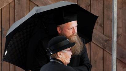 Bild: tr
Der Brandner Kaspar kehrt nach einem Jahr auf die Freilichtbühne in Bärnau zurück. Im zweiten Teil reist er für kurze Zeit auf die Erde, um Unheil von seiner Familie abzuwenden.