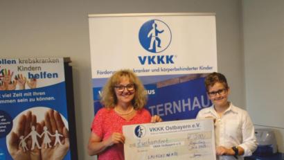 Bild: exb
Über die Spende freute sich Geschäftsstellenleiterin Theresia Buhl,