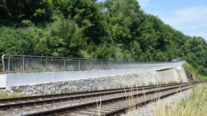 Bild: bnr
Nach einjähriger Bauzeit ist die Sanierung der Stützmauer am Kellerweg in Untersteinbach abgeschlossen.
