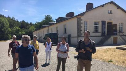 Bild: phs
Nicht nur das Gelände, auch die Dauerausstellung und das Konzept der Gedenkstättenarbeit beeindruckt eine Gruppe italienischer Historiker. Sie wollen dies in einem Reiseführer für Schüler ausführlicher vorstellen.