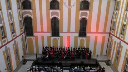 Bild: exb
Der Chor der Witt-Gruppe präsentiert am Freitag, 26. Juli, im Speinsharter Kloster Lieder wie "The Rose" und "Lady Madonna.