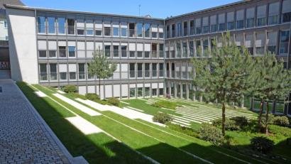 Bild: Gabi Schönberger
Nur der Landkreis darf im neuen Innenhof des Landratsamtes in Neustadt/WN Veranstaltungen abhalten. Maximal fünf im Jahr sollen es sein.