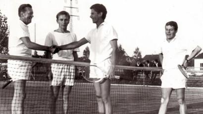 Archivbild: mab
Mit ihnen wurde der Tennissport in Schwarzenfeld zu Beginn der sechziger Jahre ein Thema: Helmut Lehmann, Otmar Wiesmeth, Werner Cyganek und Heinrich Sichler (von links).