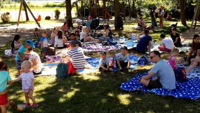 Bild: zer
Bild: zer
Ein Picknick im Garten zum Kennenlernen