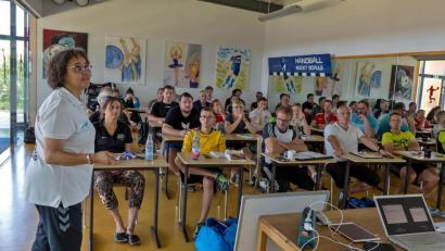 Bild: gud
Im Spiegelsaal des Gymnasiums stand der theoretische Teil der Fortbildung auf dem Programm.