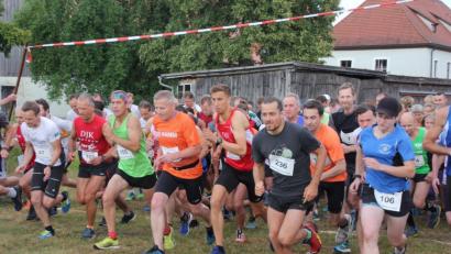 Archivbild: kro
Start der Erwachsenen zum Waldnaabtal-Crosslauf: Mehr als 200 Läuferinnen und Läufer werden in diesem Jahr erneut erwartet.