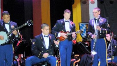 Bild: rgr
Die USAREUR-Band spielt am Freitag, 12. Juli, auf der Naturbühne am Schönberg in Grafenwöhr.