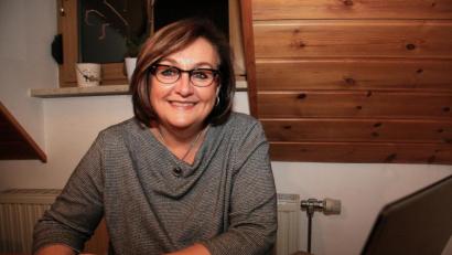 Bild: wro
Nicole Fürst sieht sich als Kandidatin mit Herz. Die Fuchsmühlerin hat sich fest vorgenommen, als erste weibliche Bürgermeisterin die Geschicke der Wallfahrtsgemeinde zu lenken. Fürst bekennt sich auch zur Natur, die sie "großartig" findet.