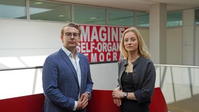 Bild: ZU/Sebastian Paul
Amtswechsel in Friedrichshafen: Fabian J. Zitzmann (links) beerbt Josefine M. Meibert als studentischer Vizepräsident.
