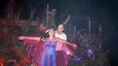 Bild: lg
Eine besondere Verbindung besteht zwischen Seppi (Sebastian Betz) und der Elfe Lea (Julia Veitenhansl).