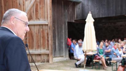 Bild: Thomas Dobler
Bezirkstags-Vizepräsident Lothar Höher (Weiden) begrüßte im Denkenbauernhof des Freilandmuseums Neusath die Teilnehmer am 20. Bayerischen Museumstag.