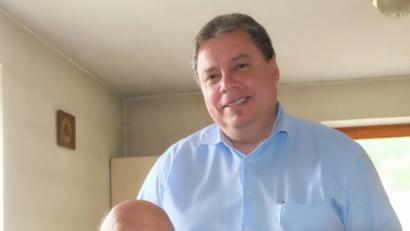 Bild: ohr
Johann Hierl (sitzend) beging kürzlich seinen 80. Geburtstag. Bürgermeister Hans Gradl überbrachte die Glückwünsche im Namen der Gemeinde Schwarzach.