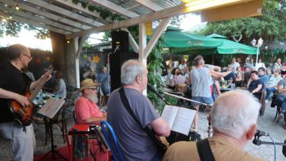 Bild: Kunz
"Red Moon" spieten Klassiker aus dem Blues, Soul-, Folk- und Rockbereich.