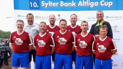 Bild: hai
Von links Bernhard Nickl, Stefan Reichl (Betreuer), Jens Brunner (Coach), Sebastian W., Stefan Sorger, Norbert Nickl, Markus Schäffner, Wolfgang Hübner (Betreuer), Bernhard Walter.