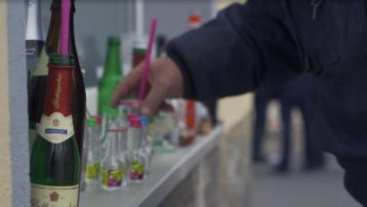 Bild: gld
„Alkohol in Strömen“ floss nach Aussage eines Polizeibeamten bei und nach dem Faschingszug in Neustadt.