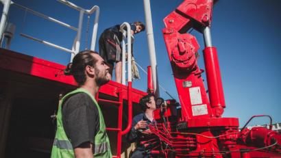 Archivbild: Sea-Eye
Dominik Reisinger auf der Seefuchs, dem Vorgänger-Schiff der "Alan Kurdi". 'Derzeit koordiniert der Weidener die Rettungsmission von Land aus.
