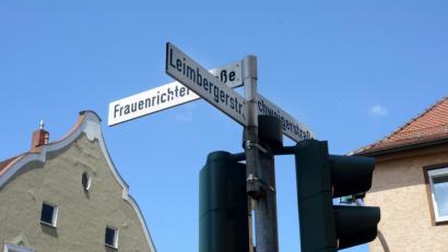 Bild: Gabi Schönberger
An der Kreuzung der Frauenrichter- mit der Leimberger- und der Schweigerstraße häuften sich nachts die Unfälle. Der Betrieb der Ampel wurde um eine Stunde auf 24 Uhr verlängert. Weitere Unfälle blieben aus.