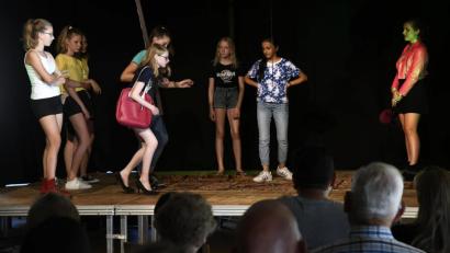 Bild: Petra Hartl
Sie gehen in die 6. und 7. Klasse, sind aber als Schauspielerinnen schon richtig gut – die Mädchen aus dem Gregor-Mendel-Gymnasium.