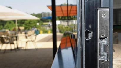 Bild: Petra Hartl
Die Tür zur Kasse hebelten die Einbrecher mit Gewalt auf.