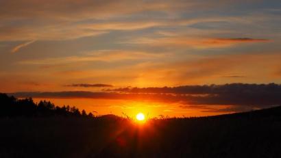 Bild: exb/Norbert Tretter
Einen Sonnenuntergang am Armesberg in rotes und oranges Licht gehüllt, hält Norbert Tretter aus Erbendorf fest.