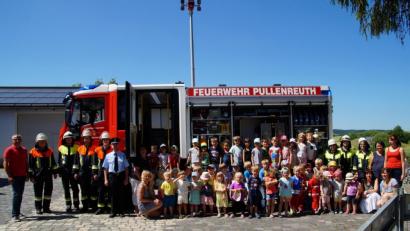 Bild: exb
Die Kinder durften auch das Feuerwehrauto besichtigen.
