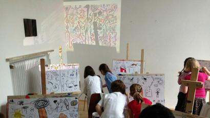 Archivbild: exb
Bis zu 700 Kinder und Jugendliche besuchen jährlich die Jugendkunstschule im Kunstbau Weiden. Um die Arbeit künftig leichter fortsetzen zu können, hofft Irene Fritz zumindest ab 2021 auf eine Förderung.