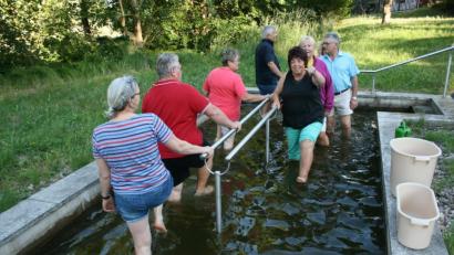 Bild: roh
Sichtlich Spaß bereitete der Storchengang beim Wassertreten.