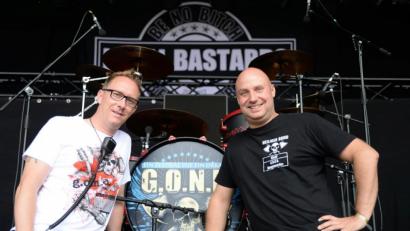 Bild: brü
Ein Grinsen zum Abschluss. Die Veranstalter der G.O.N.D. Timo Hofmann (links) und Steffen Kiederer waren mit der diesjährigen Auflage ihres Festivals vollends zufrieden.