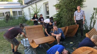Bild: bnr
Mit Begeisterung waren die Schüler bei der Arbeit. Josef Rötzer gab die notwendigen Anweisungen.