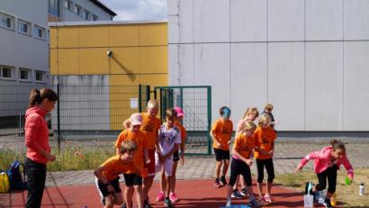 Bild: du
Beim Wasser-Hindernislauf geht es für die Grundschüler um die ersten Punkte des Wettbewerbs.