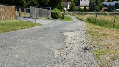 Bild: bey
Der Finkenhammerweg ab dem Bereich Auer/Schopper abwärts bis zum Finkenhammer ist in einem schlechten Zustand. Josef Rewitzer wünscht sich eine Sanierung.