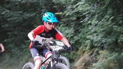 Bild: lhc
Der Sulzbach-Rosenberger Mountainbiker Valentin Weigl (Klasse 7d) in Action bei den bayerischen Meisterschaften der Schulen.