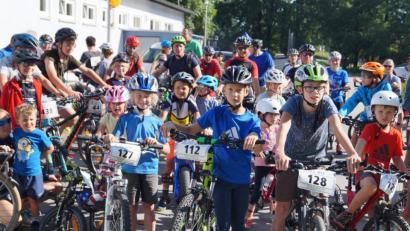 Bild: du
Zur 23. Schirmitzer Radtouristikfahrt am Sonntag hofft die Radsportabteilung der SpVgg Schirmitz wieder auf viele Teilnehmer, vor allem auch wie im Vorjahr wieder auf zahlreiche jugendliche Radsportfreunde.