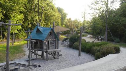 Bild: rn
Hier gefährden Glasscherben spielende Kinder.