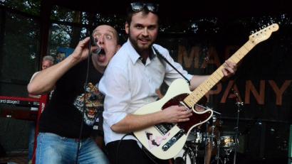 Bild: Kunz
Frontmann Daniel Nees und Gitarrist Bastian Kretzschmar außer Rand und Band.