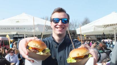 Archivbild: Harald Mohr
Anstehen lohnt sich offenbar beim "Foodtruck RoundUp". Am 13. und 14. Juli gastiert es zum vierten Mal in Weiden.