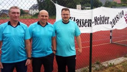 Bild: soj
Das Schiedsrichter-Trio des TSV Mehlmeisel: (von links) Stephan Ehlich, Matthias Ehlich und Thomas Schübel.