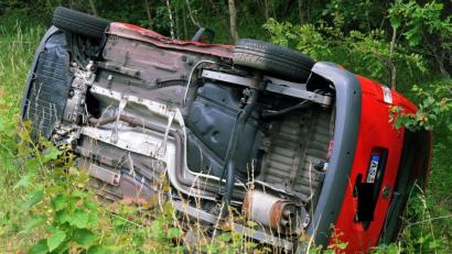 Bild: gfr
Der Fahrer dieses VW blieb ebenso unverletzt wie der Unfallverursacher. Der 79-Jährige war am Donnerstag um 14.35 Uhr mit seinem Mercedes bei Bernricht ohne erkennbaren Grund auf die Gegenfahrbahn geraten.