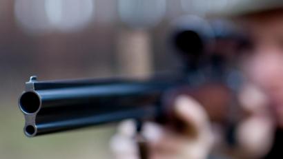 Symbolbild: Patrick Pleul/dpa
Nach einem mutmaßlichen Jagdunfall bei Nittenau muss sich ein Jäger wegen fahrlässiger Tötung verantworten.