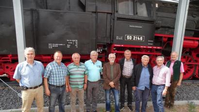 Bild: Dobmeier
Solche Dampfloks der 50er Baureihe wurde im Ausbesserungswerk gewartet und die Lehrlinge des Jahrgangs 1958 bis 1961 für Maschinenbau trafen sich nach wieder am Ausbildungsstandort.