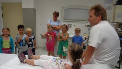 Bild: u
Die Mädchen und Buben von St. Wolfgang in Hirschau sahen sich im St.-Anna-Krankenhaus um. In Kleingruppen ging es in den Gipsraum.