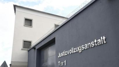 Bild: Petra Hartl
Der Großteil der 562 Häftlinge der Justizvollzugsanstalt Amberg verbüßt im sogenannten „Regelvollzug“ Freiheitsstrafen bis zu sechs Jahren.
