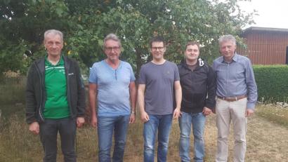 Bild: exb
Beim Treffen des Vereinskartells wurde Christian Pöll als neuer Kassier gewählt. Im Bild der Vorstand (von links): Schriftführer Manfred Zölch, Zweiter Vorsitzender Toni Müller, Kassier Christian Pöll, der bisherige Kassier Georg Krapfl und Vorsitzender Lothar Müller.