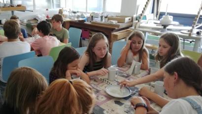 Bild: exb
Besuch der Offenen Ganztagsschule am Stiftland-Gymnasium im Porzellanmuseum Mitterteich.